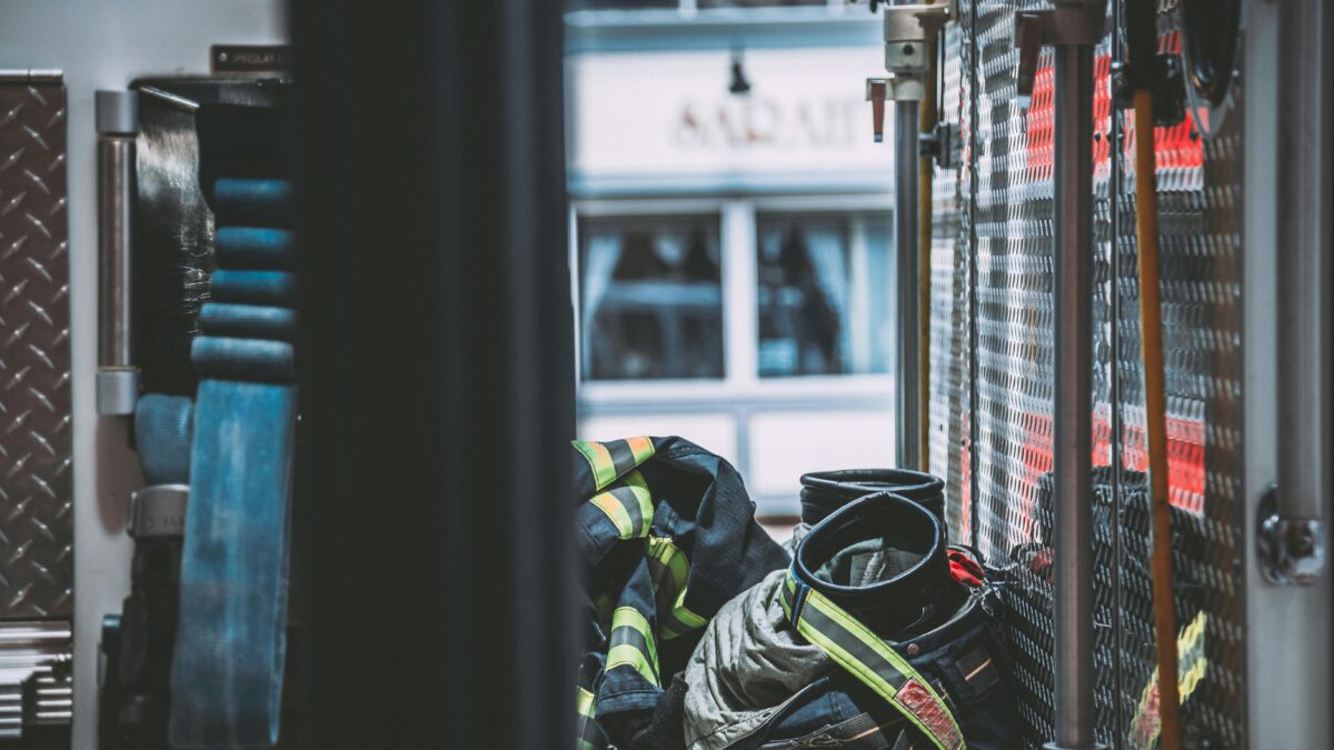 NR-6 e a Obrigatoriedade do Uso de EPIs: Protegendo a Saúde e Segurança no Trabalho